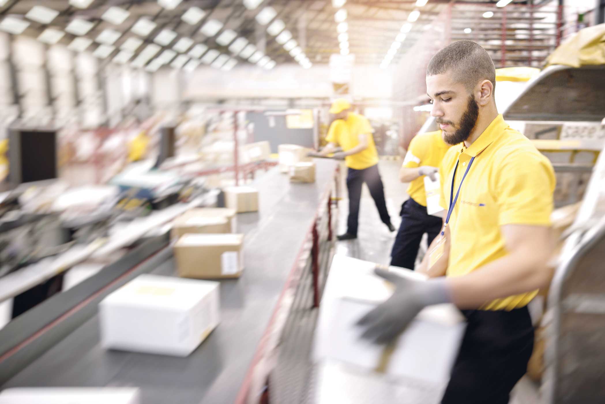 BOWE INTRALOGISTICS Förderbänder im Paketsortierzentrum